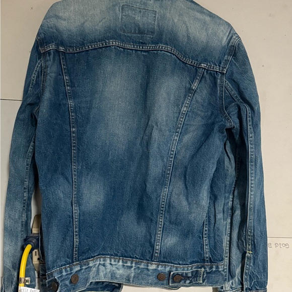 Levi's Classic Blue Denim Jacket - Picture 2 of 3